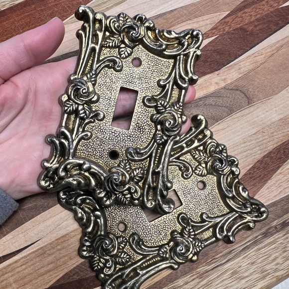Vintage American Tack & Howe Floral Brass Light Switch Covers - Picture 2 of 5